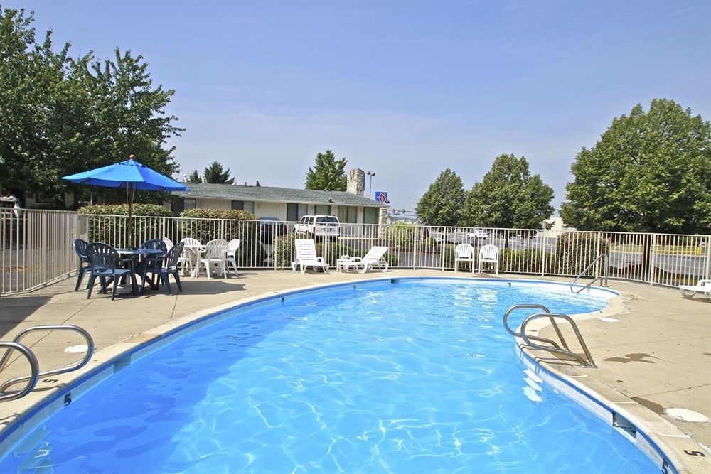 Howard Johnson By Wyndham Harrisonburg Exterior photo